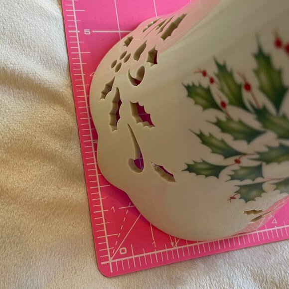 DONATING IF NOT PURCHASED BY 12.1.25 -- 9" Lenox Holiday Medium Vase - Picture 8 of 16